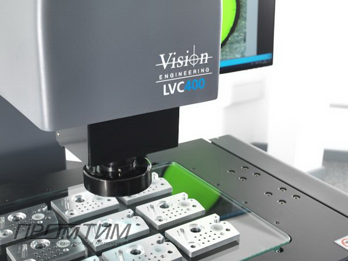 Автоматизированный видеоизмерительный микроскоп LVC400 позволяет проводить групповое измерение нескольких деталей при серийном производстве.